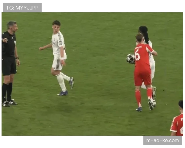 VAR争议再起：皇马卡马文加两黄变一红成比赛转折点，裁判尺度引讨论